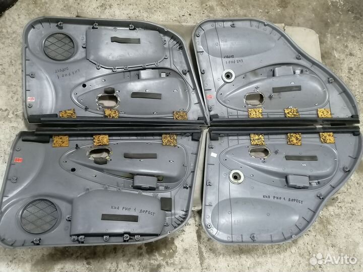 Обшивки дверей (карты) комплект Kia RIO 2000-2005