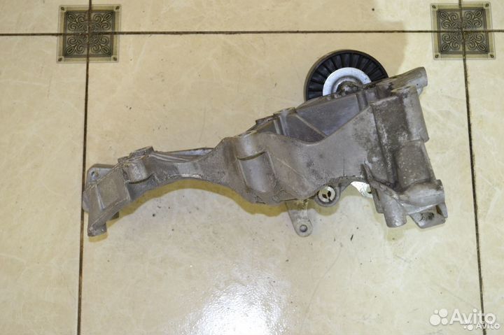 Кронштейн генератора Audi А4 B7