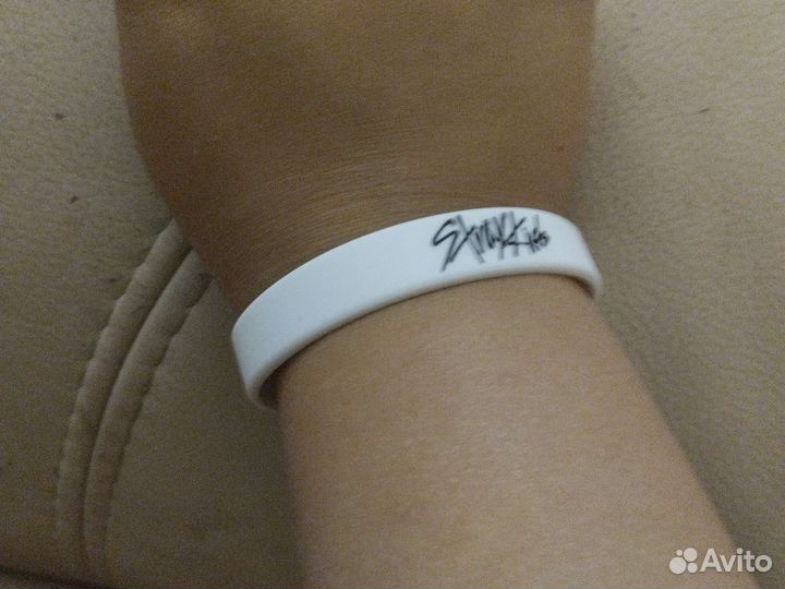 Белый браслет StrayKids