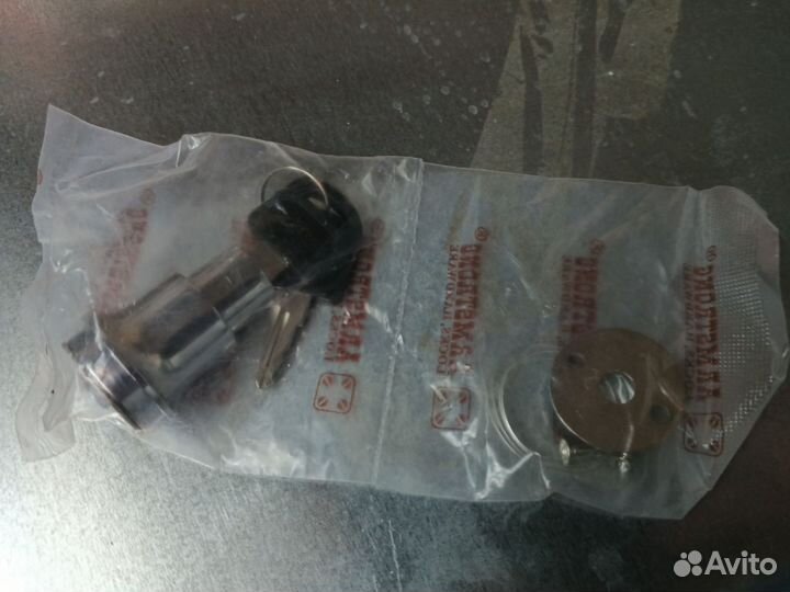 Замок мебельны,нажимной Armstrong круглый