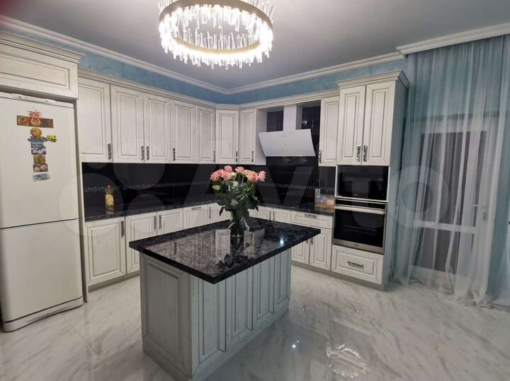 Дом 194,4 м² на участке 5,8 сот.