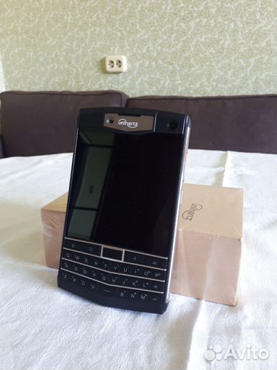 Unihertz Titan, 6/128 ГБ