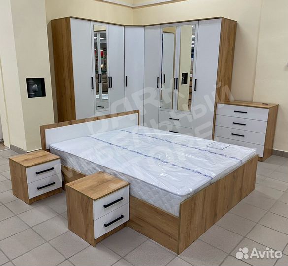 Спальный гарнитур