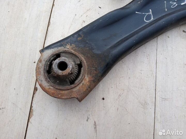 Рычаг передний нижний передний правый Nissan