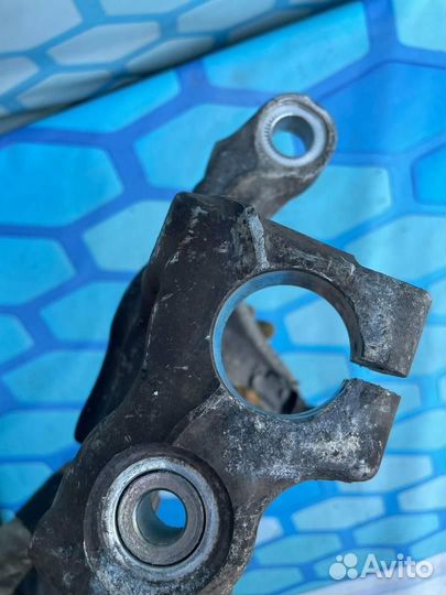 Кулак поворотный передний правый 8K0407254AB