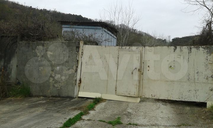 Машиноместо, > 30 м²