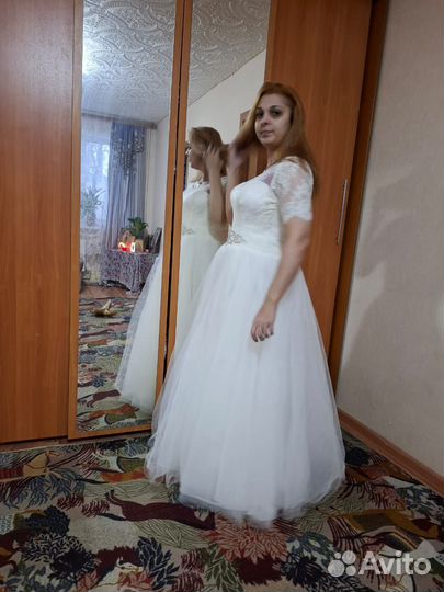Свадебное платье 46 48 бу