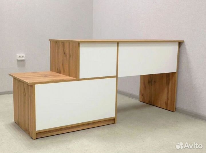 Офисная мебель (стол письменный)