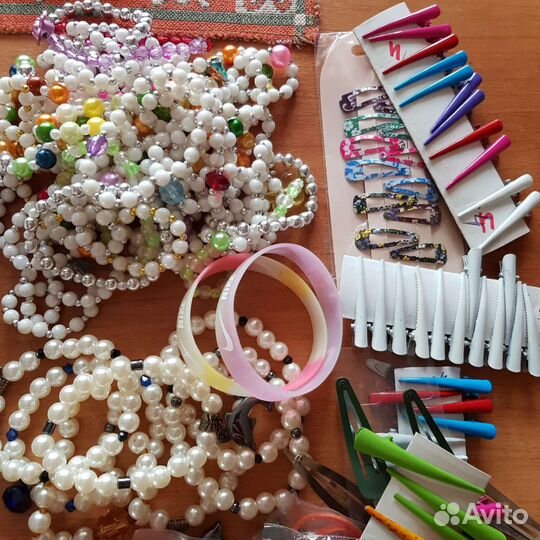 Резинки, заколки, булавки, браслеты, шляпки