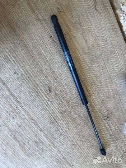 Амортизатор крышки багажника задний Ssangyong