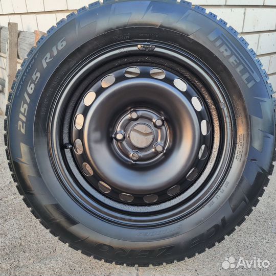 Pirelli Ice Zero 215/65 R16 с дисками VAG 6.5x16