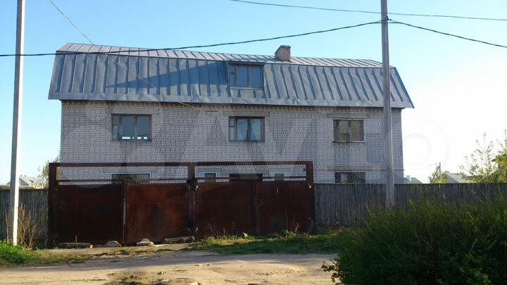 Коттедж 700 м² на участке 15 сот.