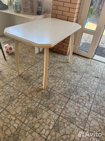 Кухонный стол