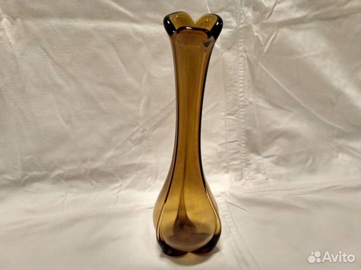 Интерьерная ваза. Гутное стекло. Для одного цветка