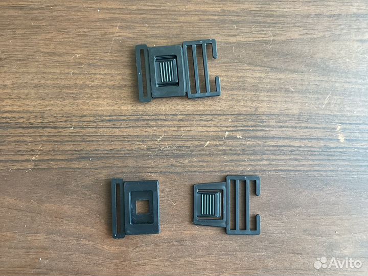 Пряжка пластикова