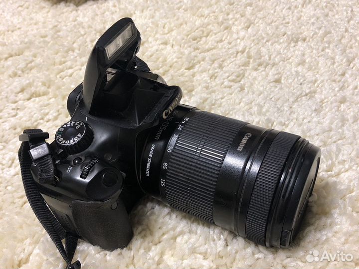 Зеркальный фотоаппарат Canon EOS 550D