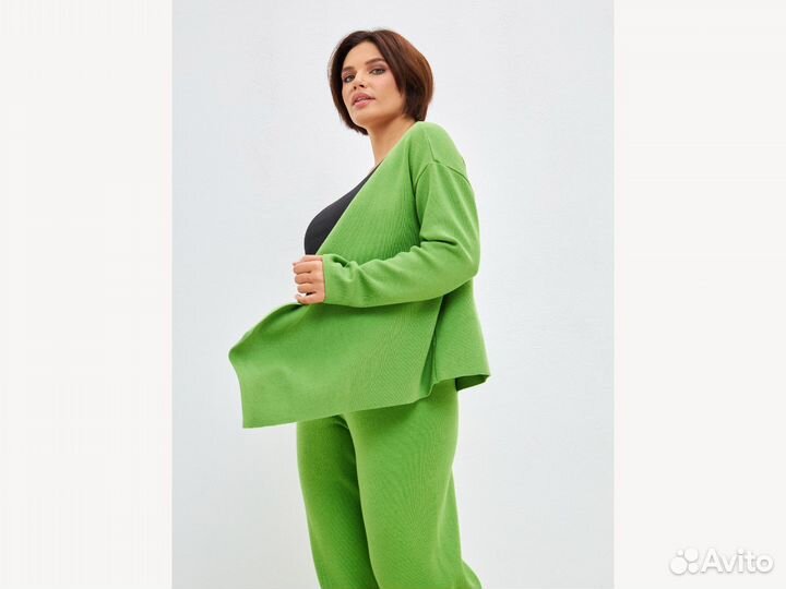 Трикотажный брючный женский костюм зеленый 46-48