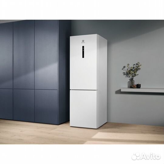 Холодильник Electrolux RNC7ME32W2 новый доставка