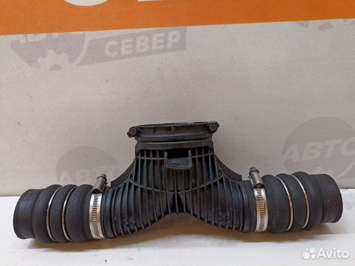 Патрубок впускной системы Porsche Cayenne Turbo