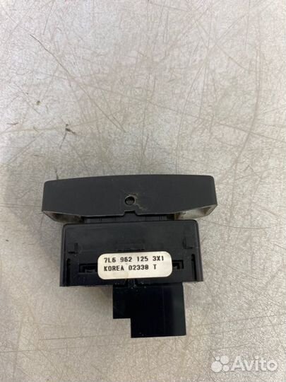 Кнопка центрального замка передняя правая