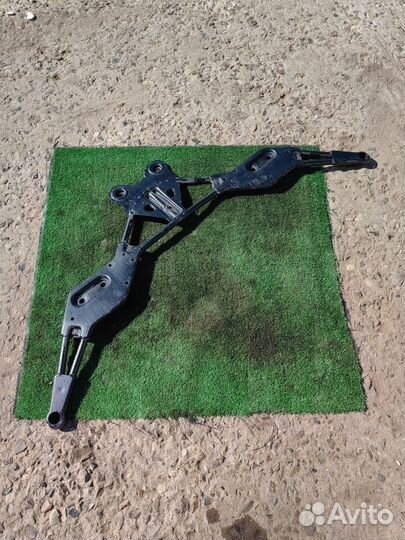 Балка распорка переднего подрамника infiniti m35