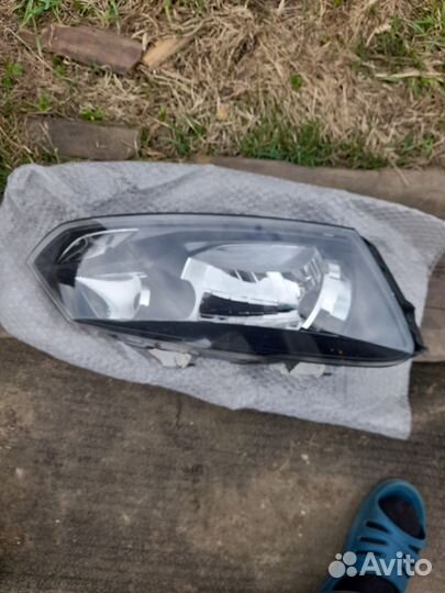 Фара передняя правая