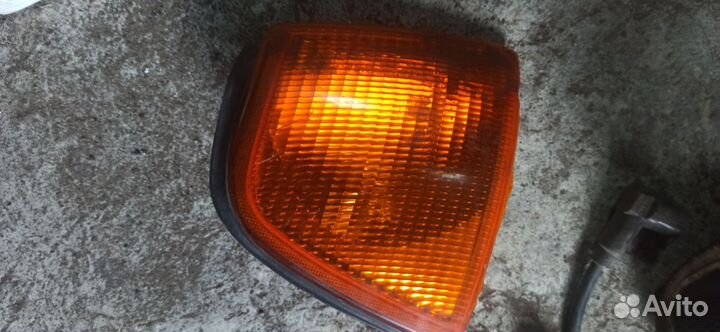 Поворотник правый audi 80 b3