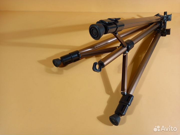 С дефектом 834839 Трипод для смартфона