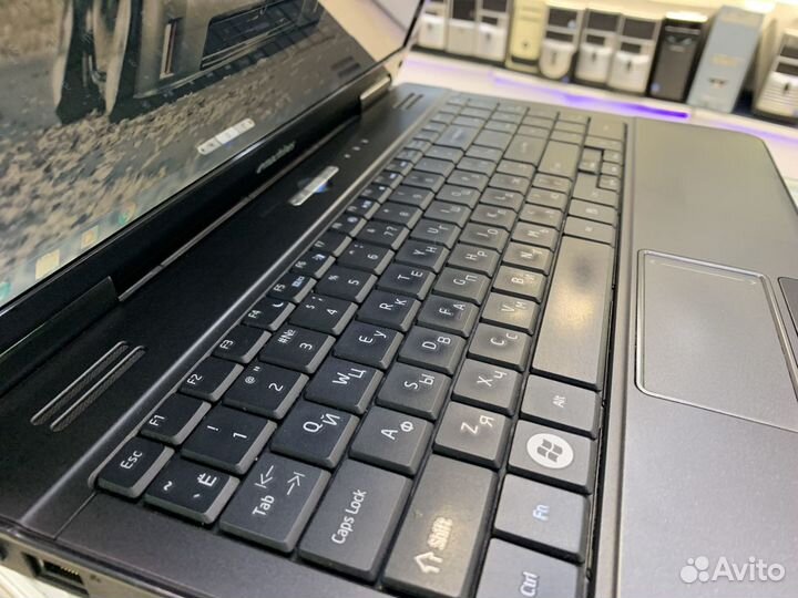 Ноутбук Emachines E525 15.6