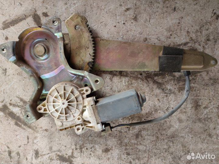 Стеклоподъемник электрический(с мотором) задний