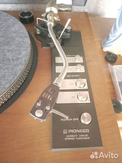 Виниловый проигрыватель