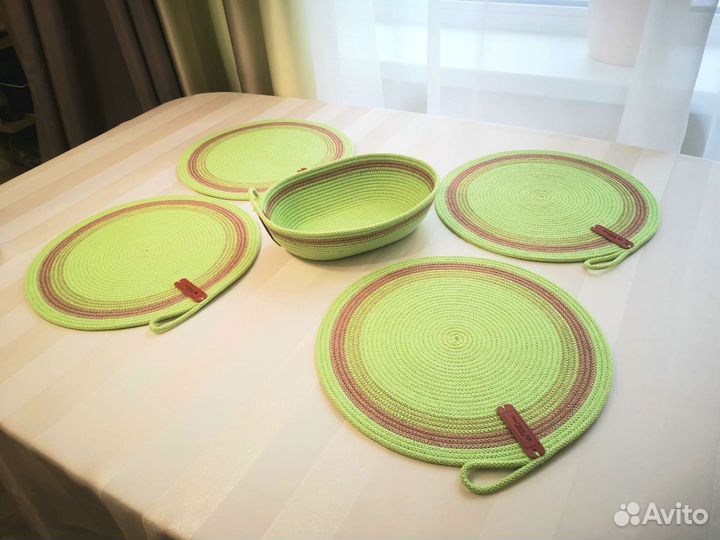 Сервировочный набор: салфетки, хлебница, корзина