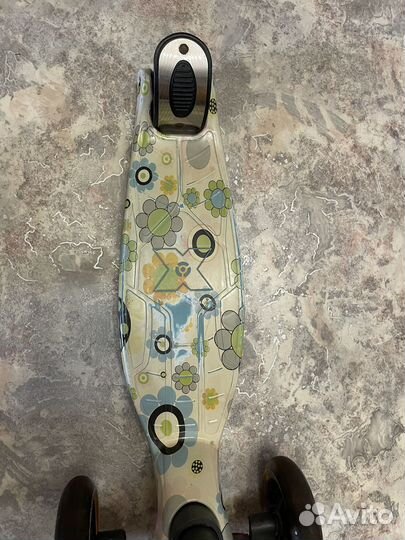 Самокат трехколесный