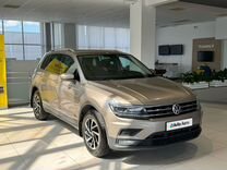 Volkswagen Tiguan 2.0 AMT, 2018, 175 000 км, с пробегом, цена 2 590 000 руб.