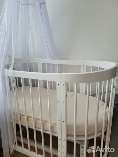 Детская кроватка трансформер с маятником овальная