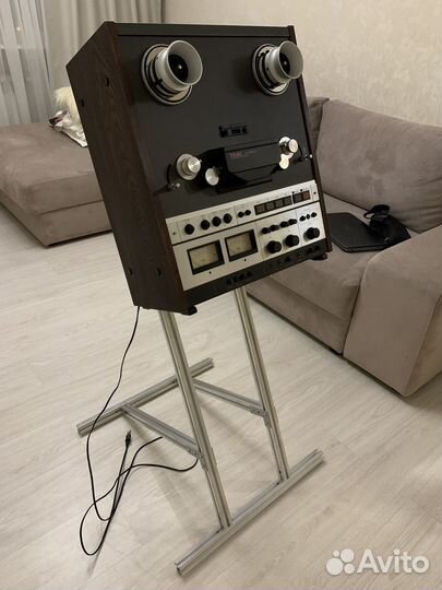 Стойка, подставка для катушечного магнитофона