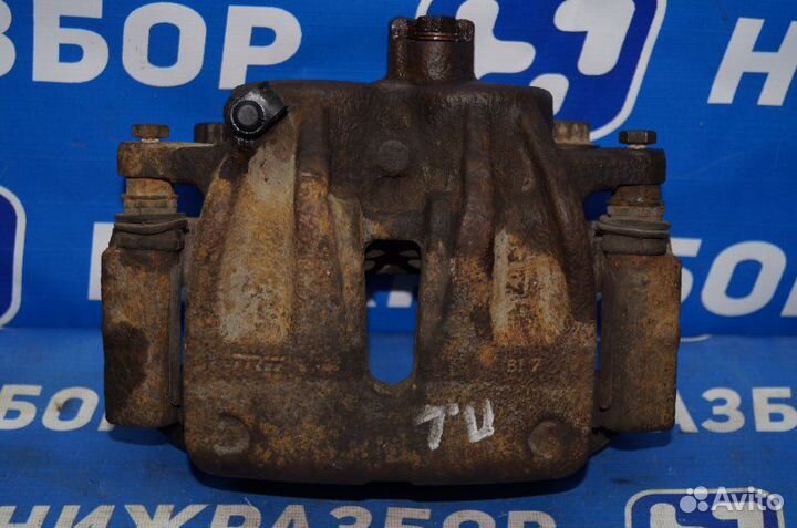 Суппорт передний левый Land Rover Discovery 3 L319