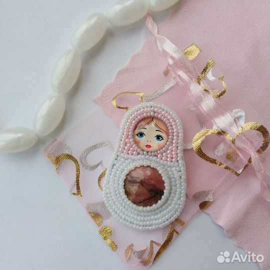 Брошь, серьги, колье из бисера ручной работы