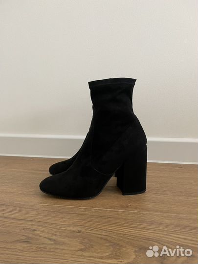 Ботинки-носки на широком каблуке