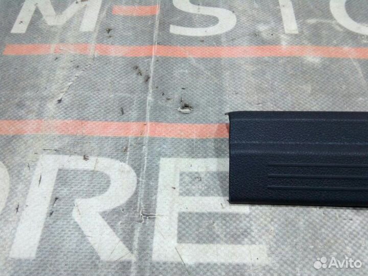Накладка на порог салона передняя левая
