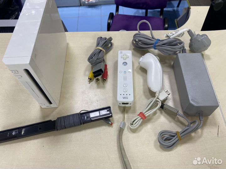 Приставка Nintendo Wii, б/у комплект