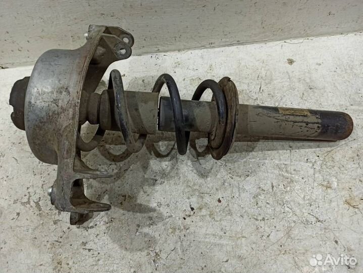 Стойка передняя правая в сборе