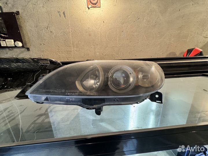 Фара передняя левая на mazda 3