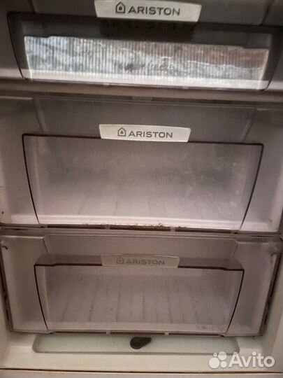 Холодильник бу Hotpoint Ariston