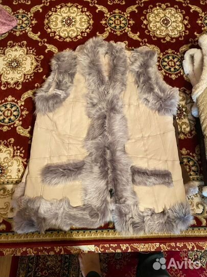 Женские натуральные безрукавки из овчины