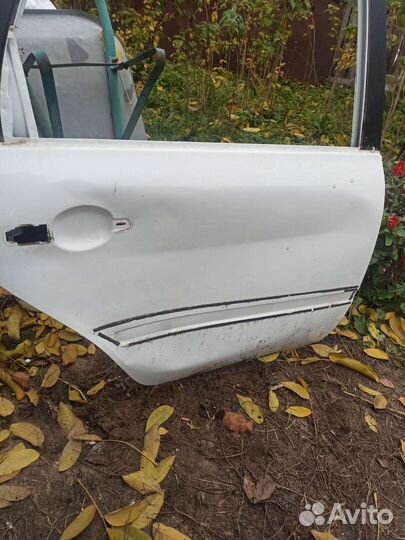 Дверь задняя правая datsun