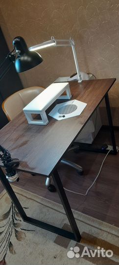 Маникюрный стол с вытяжкой