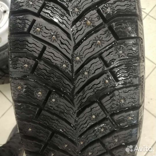 Michelin X-Ice North 4 195/65 R15 94T
