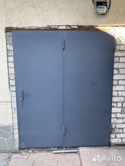 Тамбурная дверь