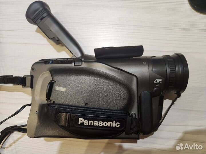 Видеокамера Panasonic RX70 (VHS-эстетика)